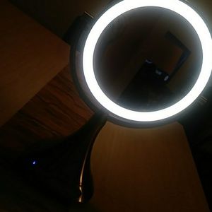 Vanity beauty mirror